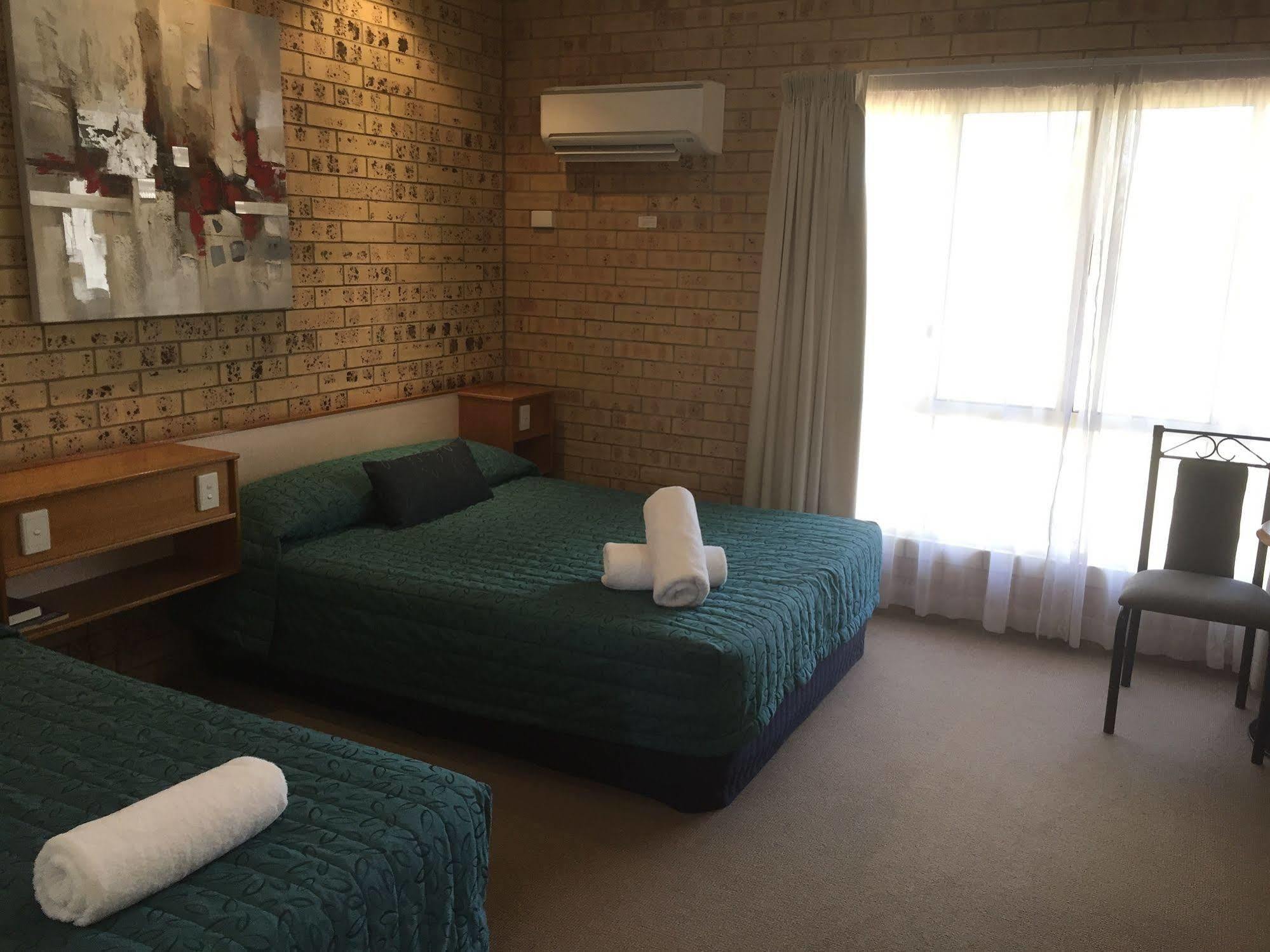 Mulga Country Motor Inn Charleville Buitenkant foto